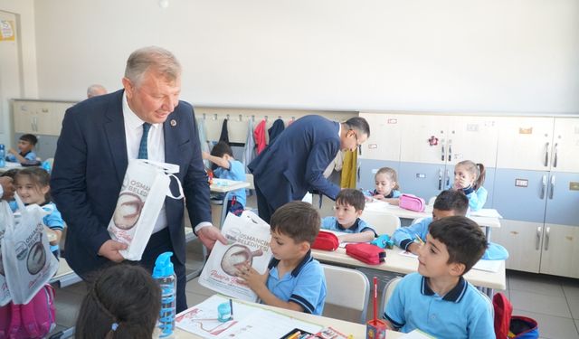 Osmancık Belediyesinden ilkokula başlayan öğrencilere kırtasiye desteği
