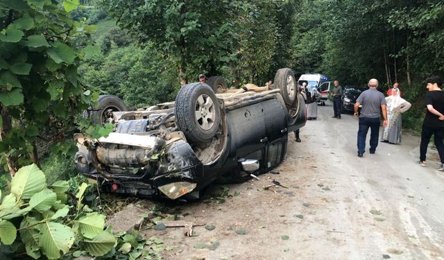 Rize'de devrilen kamyonetteki 4 kişi yaralandı