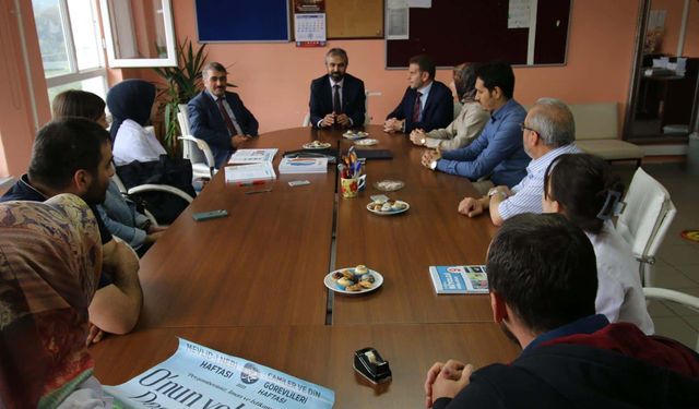 Tüfekçi,Kendirli'de Öğretmen Ve Öğrencilerle bir araya geldi
