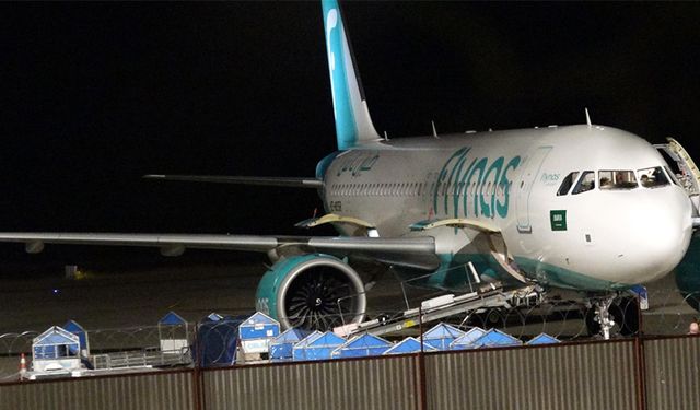 Trabzon'da arıza nedeniyle iniş yapan uçağın yolcuları ülkelerine gönderildi