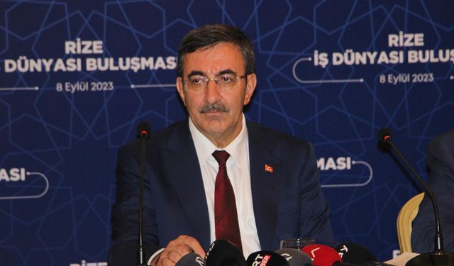 Cumhurbaşkanı Yardımcısı Cevdet Yılmaz, Rize'de iş insanlarıyla bir araya geldi