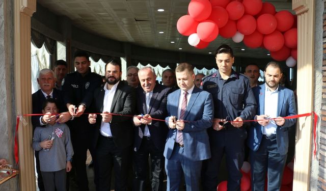 Of'ta "Cumhuriyetin 100 Başarı Hikayesi" sergisi açıldı