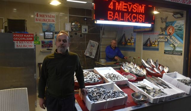 Trabzon'da balıkçılar hava muhalefeti nedeniyle denize açılamayınca balık fiyatları arttı