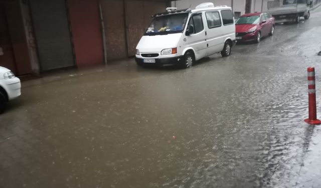 Trabzon'da şiddetli yağış etkili oldu