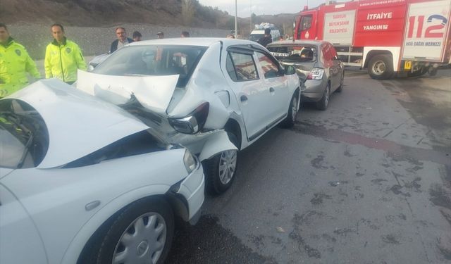 Amasya'da zincirleme trafik kazasında 5 kişi yaralandı