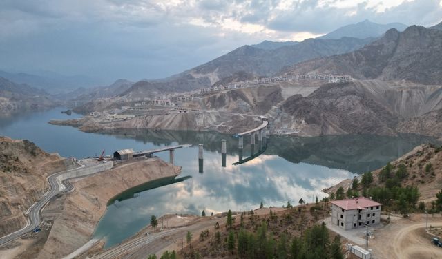 Artvin'de 90 kilometrelik yolu 16 kilometre kısaltacak viyadüğün yüzde 65'i tamamlandı