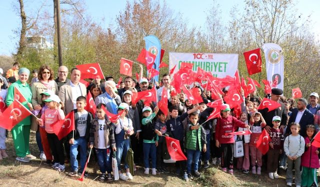 Asarcık ilçesinde Milli Ağaçlandırma Günü'nde 100 fidan dikildi