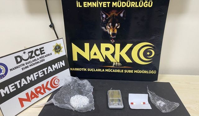 Düzce'de otomobilde uyuşturucuyla yakalanan 2 şüpheli tutuklandı