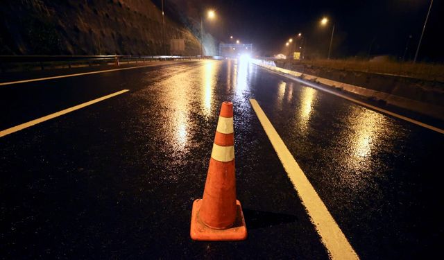 GÜNCELLEME - Anadolu Otoyolu Bolu Dağı Tüneli İstanbul yönü heyelan riski nedeniyle kapatıldı