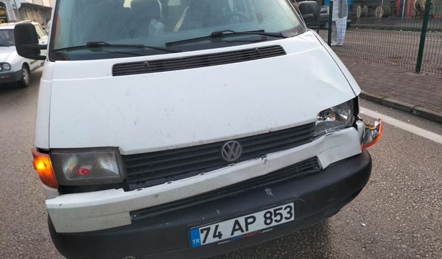 Karabük'te hafif ticari aracın çarptığı yaya ağır yaralandı