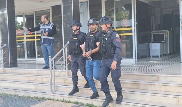 Samsun'da pompalı tüfekle ateş açtığı otomobildeki kuzeni ile 2 kişiyi yaralayan zanlı tutuklandı