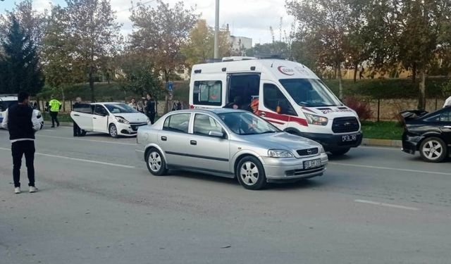 Sinop'ta iki otomobilin çarpıştığı kazada 4 kişi yaralandı