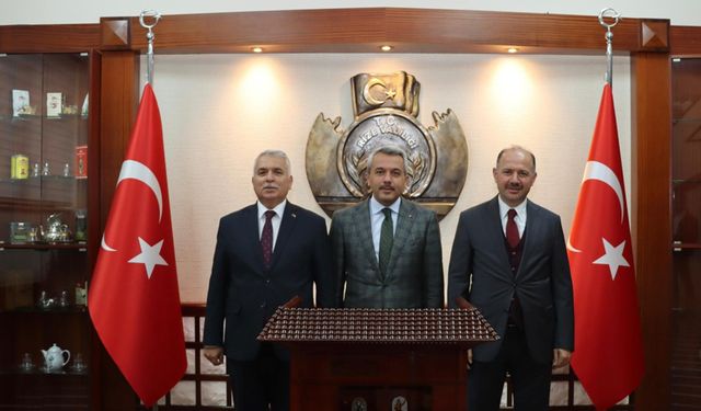 Trabzon Valisi Yıldırım ve Giresun Valisi Serdengeçti Vali Baydaş’a iadeiziyarette bulundu