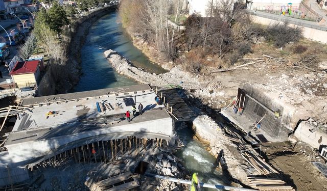 Bayburt'ta Çoruh Nehri üzerinde 4 köprünün inşası sürüyor