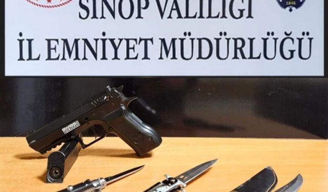 Boyabat'ta tabanca ve bıçak ele geçirildi