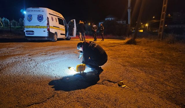 Çorum'da sokakta havaya ateş eden zanlılar kovalamaca sonucu yakalandı