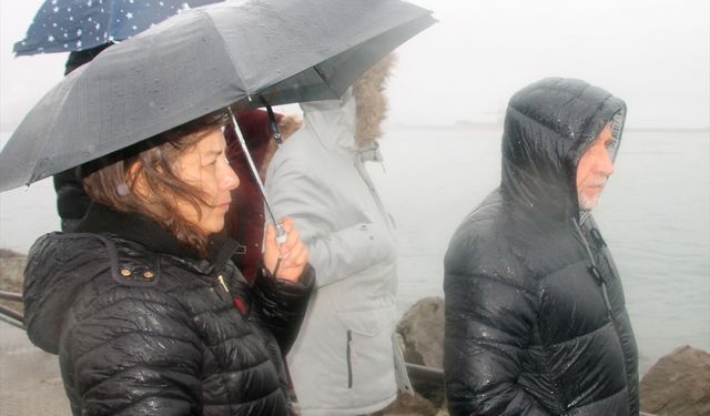 Zonguldak'ta batan geminin kayıp 7 personelinin yakınları bekleyişlerini sürdürüyor