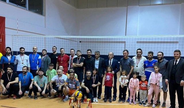 Çayeli’nde Okullar Arası Voleybol Turnuvası düzenlendi