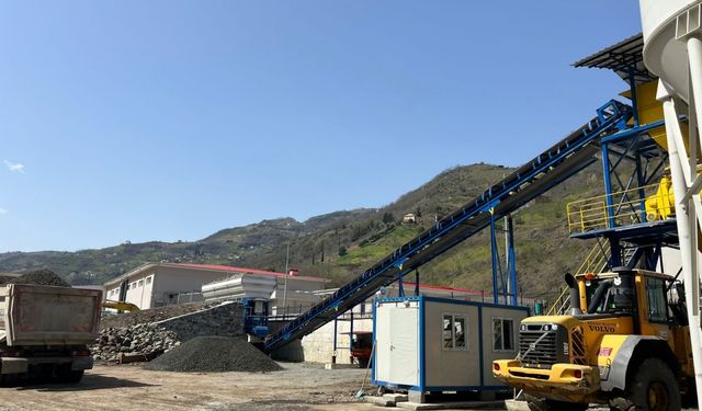 Akçaabat'ta kuru beton santrali hizmete açıldı