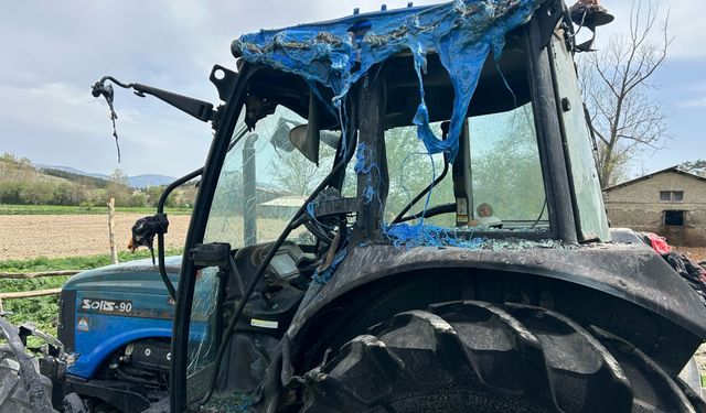 Bolu'da çıkan yangında 2 samanlık ile ahır ve traktör zarar gördü