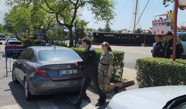 Zonguldak'ta jandarma kıyafetiyle kimlik kontrolü yapan kadına gözaltı