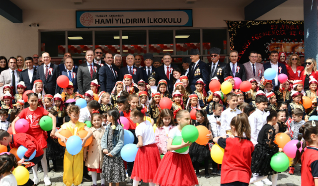 Başkan Genç Trabzon’da Düzenlenen 23 Nisan Kutlama Programına Katıldı