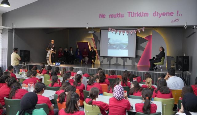 Türk Hava Yolları uçuş ekibi yatılı bölge ortaokulu öğrencileriyle buluştu
