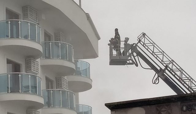 Düzce'de otelde çıkan yangında dumandan etkilenen 3 kişi tedaviye alındı