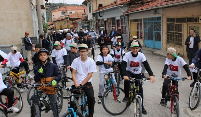 İskilip'te 107 kişi bisikletle ilçenin tarihi mekanlarını gezdi