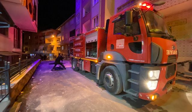 Türkeli'de 6 katlı binada çıkan baca yangını söndürüldü