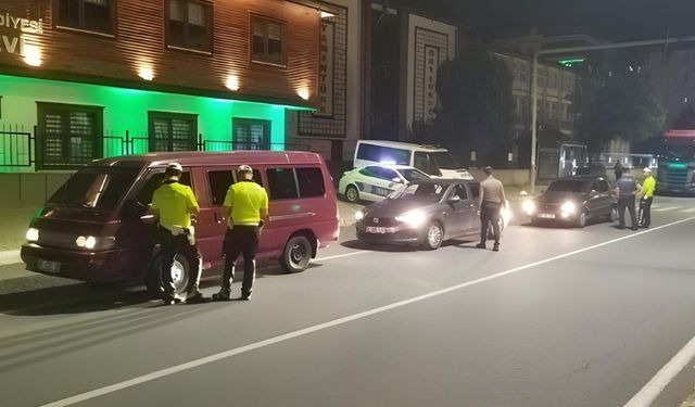 Çayeli’nde polis trafik ve asayiş huzur güven uygulaması yaptı