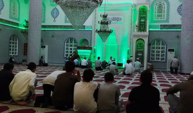 Sabah Namazı Buluşması: Kavaklı Mahallesi Rahman Camii'nde Mevlid-i Nebi Etkinlikleri