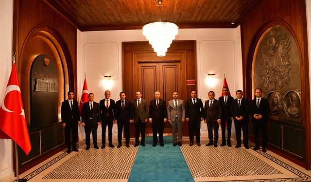 Trabzon Valisi Aziz Yıldırım İlçe Kaymakamlarını Makamında Kabul Etti