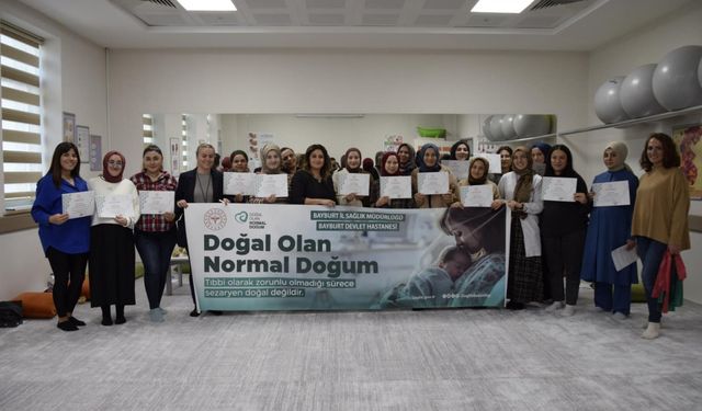 Bayburt'ta sağlık çalışanı anne adayları normal doğum hakkında bilgilendirildi