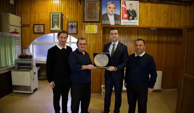 Çayeli Kaymakamı Kırçuval’dan Hüsrev Lokantasına teşekkür plaketi