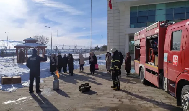 Bayburt İtfaiyesi, Öğrenci Yurdunda Yangın Tatbikatı Düzenledi