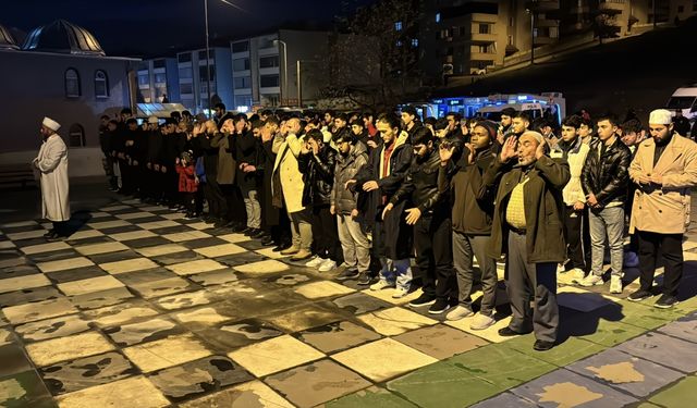 Kazakistan'daki uçak kazasında hayatını kaybedenler için Karabük'te gıyabi cenaze namazı kılındı