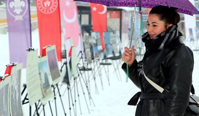 Erzurum’da izcilerden kar altında Allahuekber şehitlerini anma sergisi