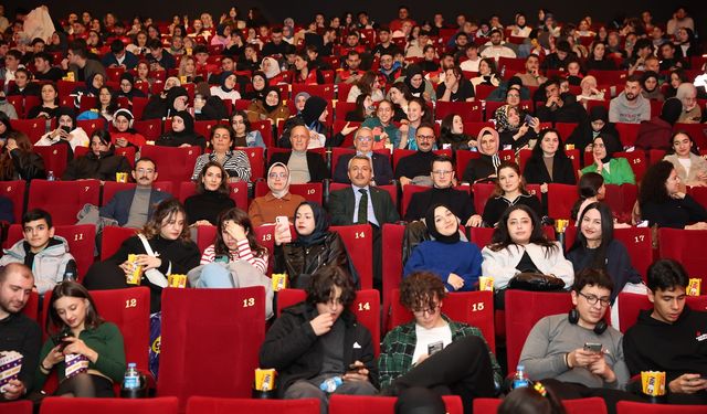 Gençler Bir Cumhuriyet Şarkısı Filmiyle Tarihi Yolculuğa Çıktı