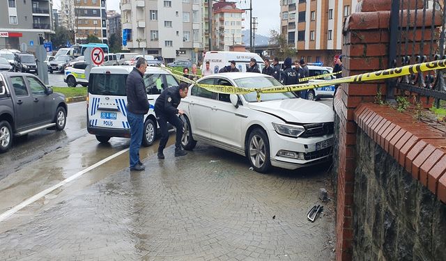 Rize'de silahla yaralanan kişi hastane yolunda kaza yaptı