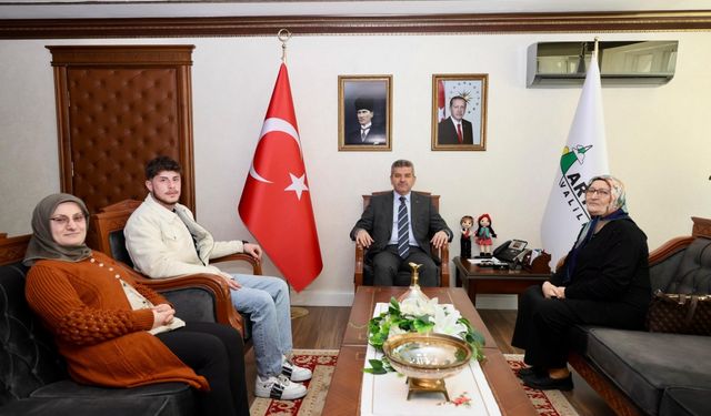 Artvin Valisi Ergün, şehit ailesiyle bir araya geldi