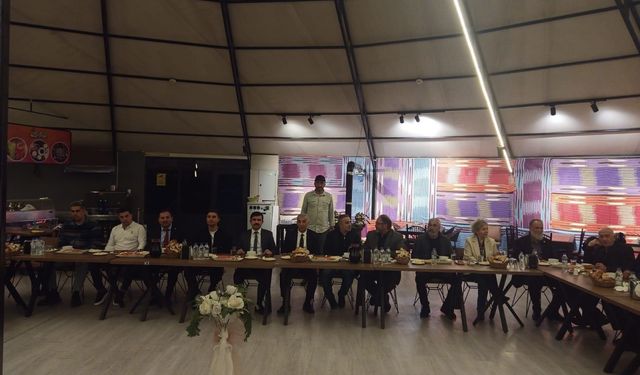 Çaykara Kaymakamı Sapmaz, muhtarlarla iftarda bir araya geldi