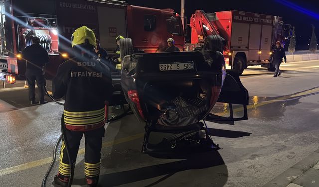 Bolu'da takla attıktan sonra yanmaya başlayan otomobildeki 1 kişi yaralandı