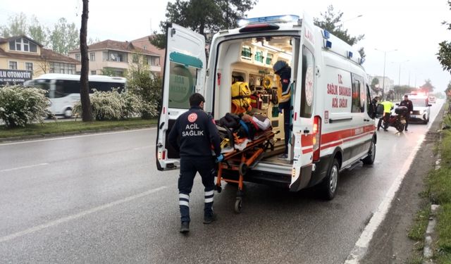 Çarşamba'da devrilen motosikletin sürücüsü yaralandı