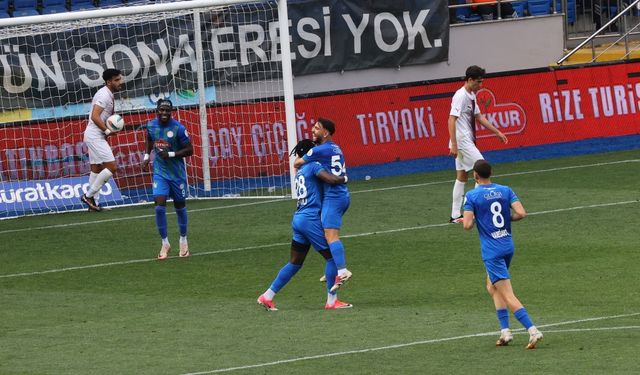Çaykur Rizespor: 1 - Atakaş Hatayspor: 0 (İlk yarı)