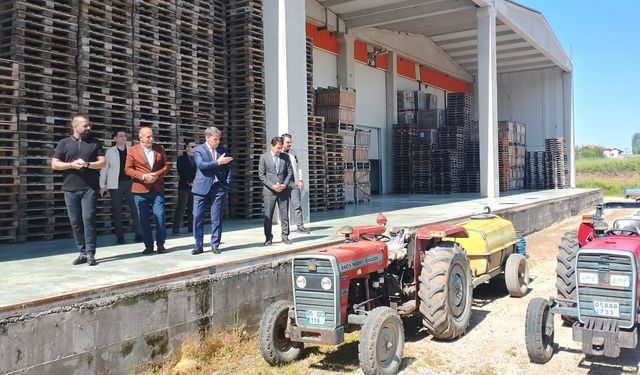 Amasya Valisi Önder Bakan, meyve paketleme ve soğuk hava tesislerini ziyaret etti