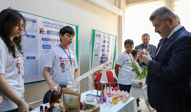 Artvin'de "TÜBİTAK 4006 Bilim Fuarı" açıldı