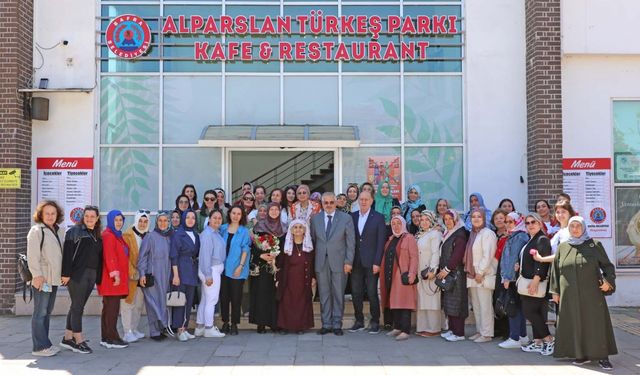 Bafra Belediyesinin spor etkinliğine katılan kadınlar Belediye Başkanı ile buluştu