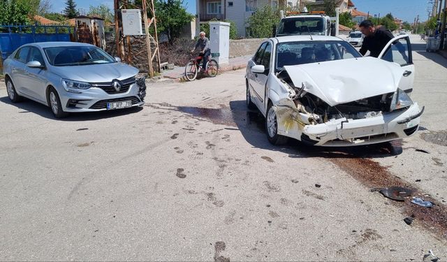 Çorum'da iki otomobilin çarpıştığı kazada 7 kişi yaralandı