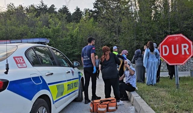 Çorum'da otomobil ile minibüsün çarpışması sonucu 4 kişi yaralandı